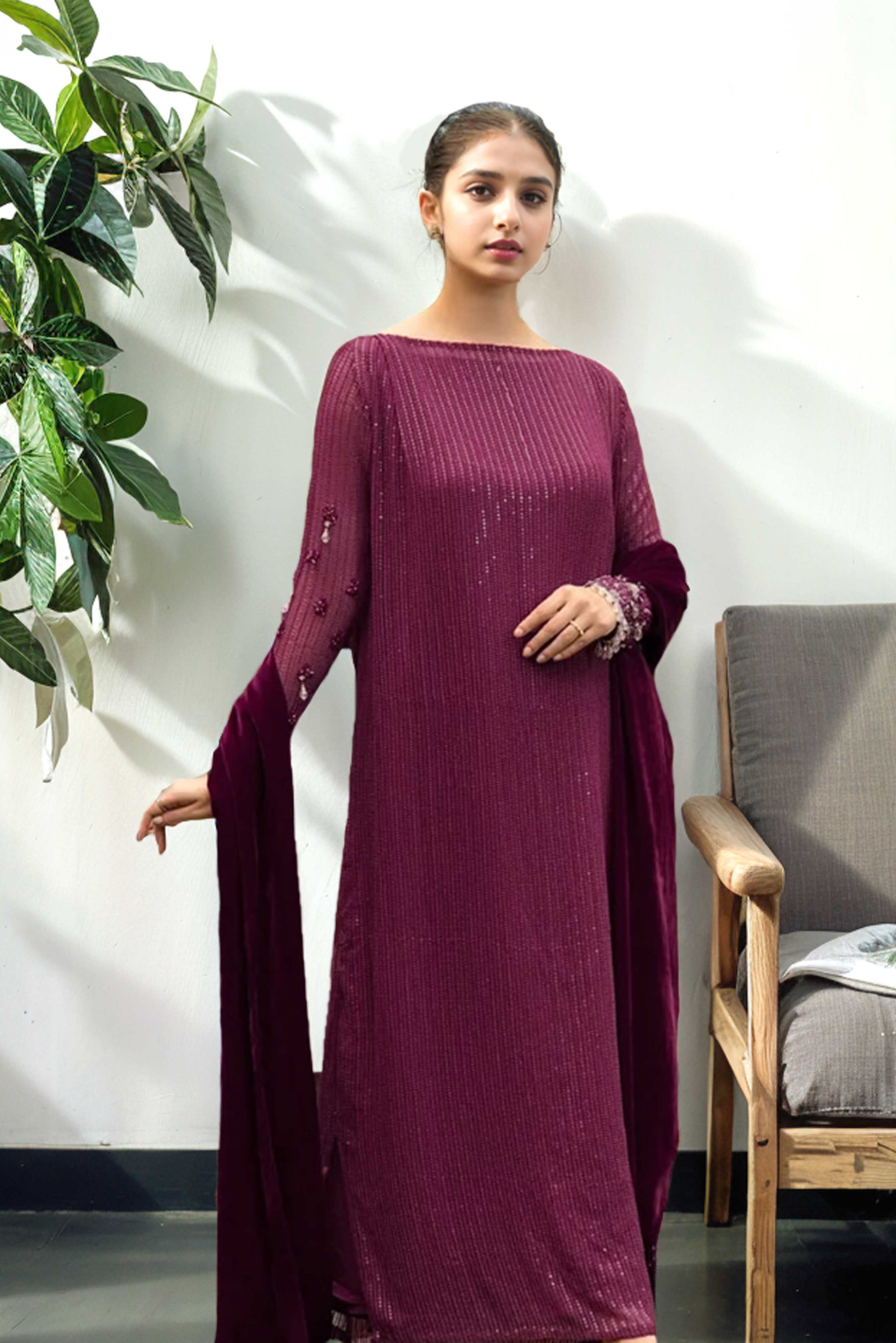 Elegant Magenta Dress with Delicate Handwork