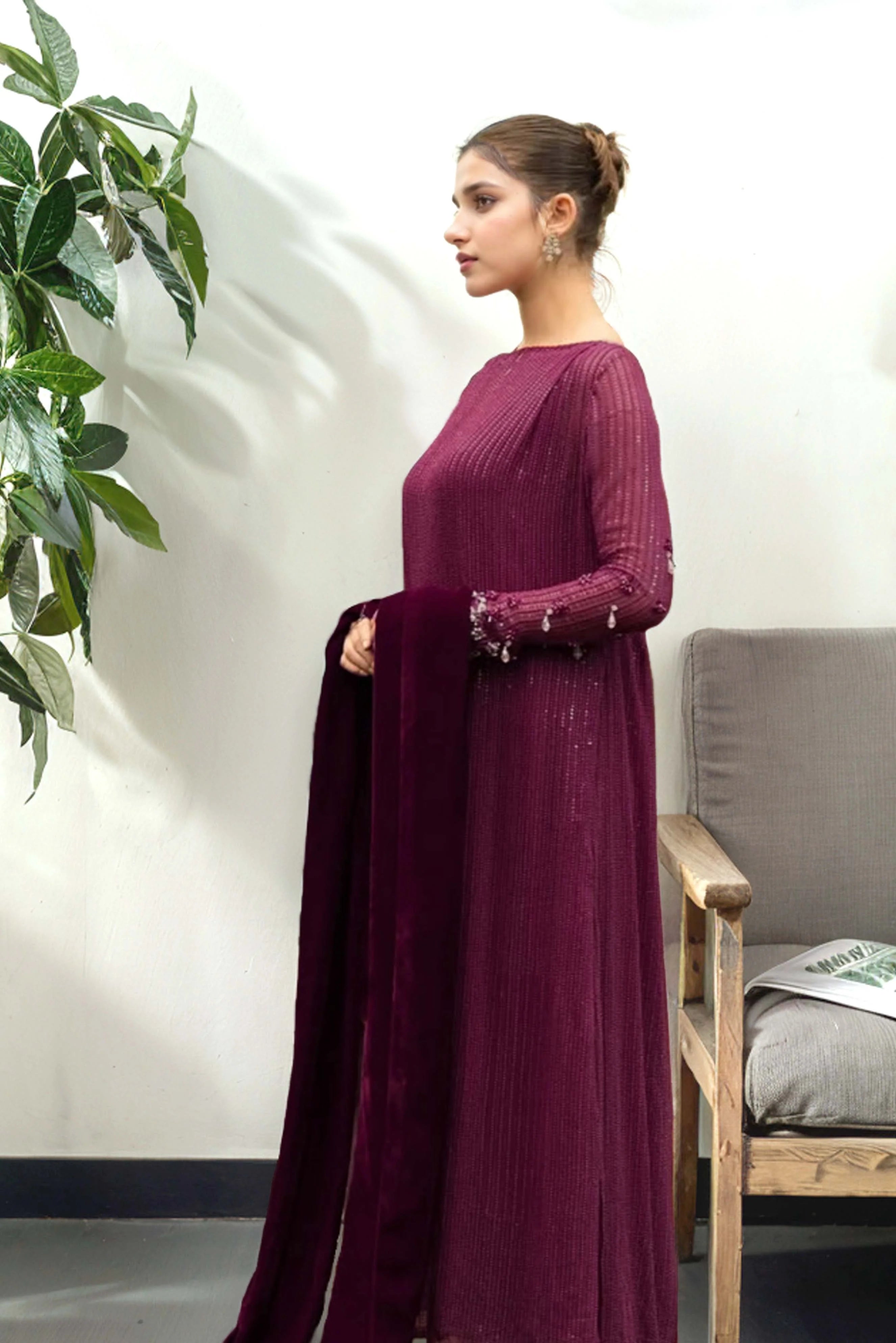 Elegant Magenta Dress with Delicate Handwork